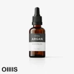 روغن آرگان ۳۰ میلی لیتری اویلیس با لیبل خاکستری و سفید که مشخصات روغن به انگلیسی روی آن نوشته شده است و پس زمینه سفید صنعتی دارد